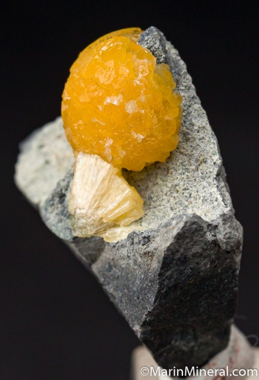 Stilbite from Farifax Quarry, Centreville, Virginia, USA [db_pics/pics/CT111b.jpg]