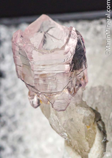 Rose Quartz scepter from Pitorra Mine, Galileia, Minas Gerais, Brazil [db_pics/pics/CT159a.jpg]