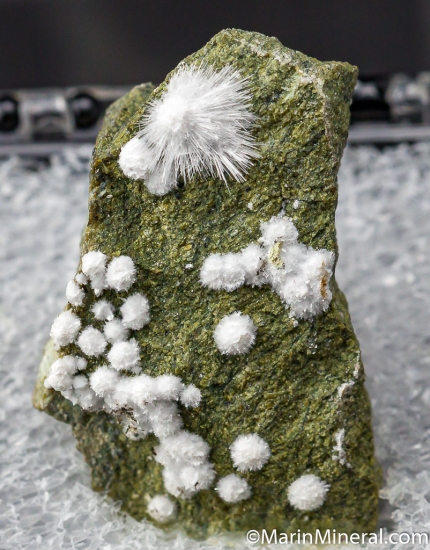 Hydromagnesite, Artinite from Staten Island, Richmond Co., New York, USA [db_pics/pics/CT222a.jpg]