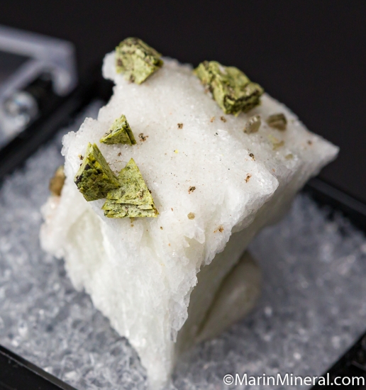 Helvite from Navegador Mine, Conselheiro Pena, Minas Gerais, Brazil [db_pics/pics/CT436c.jpg]