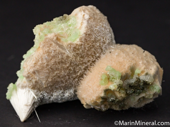 Pectolite, Prehnite, Laumontite from Prospect Park, Passiac Co., New Jersey, USA [db_pics/pics/CT806c.jpg]