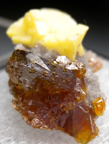 Smithsonite on Dolomite, Chalcoprite on Sphalerite from Philidelphia Mine, Rush Creek Mining District, Marion Co., Arkansas, USA [db_pics/pics/D464e.jpg]