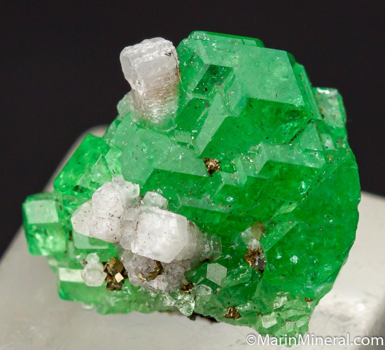 Calcite on Tsavorite from Merelani Hills, Arusha, Tanzania [db_pics/pics/D556d.jpg]