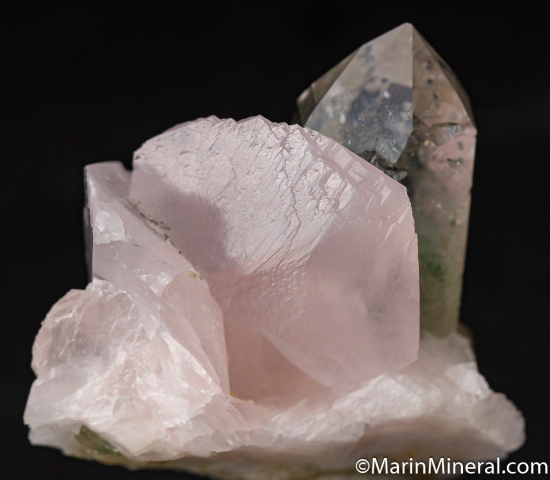 Manganocalcite on Quartz from Huanggang Mine, Inner Mongolia, China [db_pics/pics/D595e.jpg]