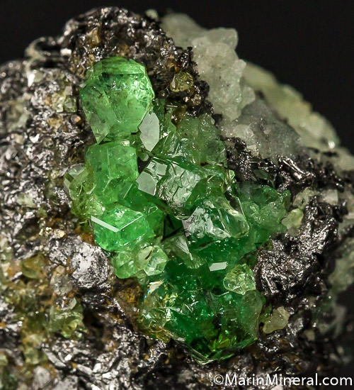 Tsavorite on Graphite from Merelani Hills, Arusha, Tanzania [db_pics/pics/J649c.jpg]