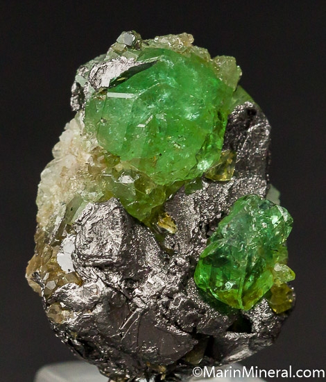 Tsavorite on Graphite from Merelani Hills, Arusha, Tanzania [db_pics/pics/J663a.jpg]