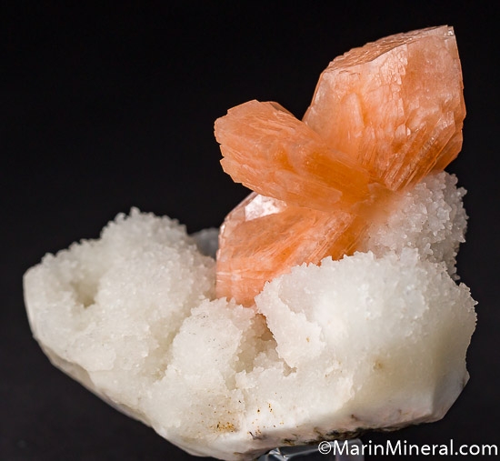 Stilbite from Maharashtras State, India [db_pics/pics/J713b.jpg]