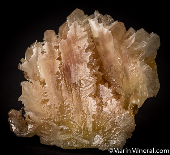 Cerussite from Daoping Mine, Yangshuo, Guangxi Region, China [db_pics/pics/J75c.jpg]