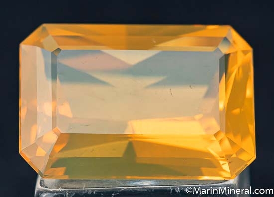 Fire Opal gemstone from Brazil [db_pics/pics/K300a.jpg]