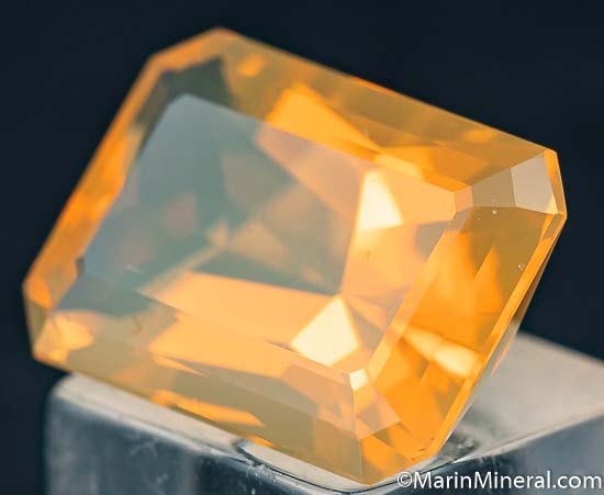 Fire Opal gemstone from Brazil [db_pics/pics/K300b.jpg]