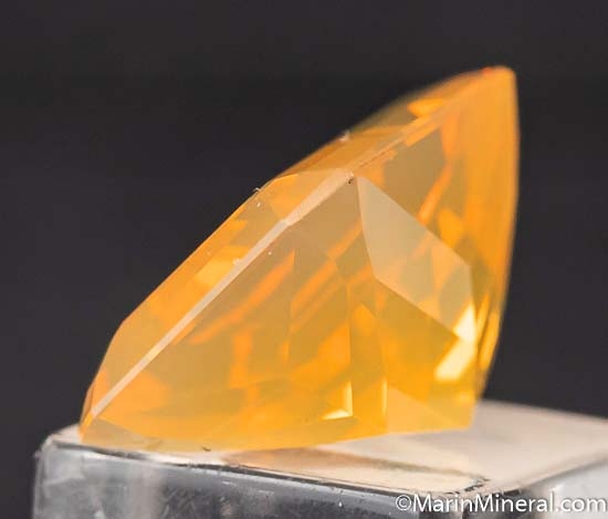 Fire Opal gemstone from Brazil [db_pics/pics/K300d.jpg]