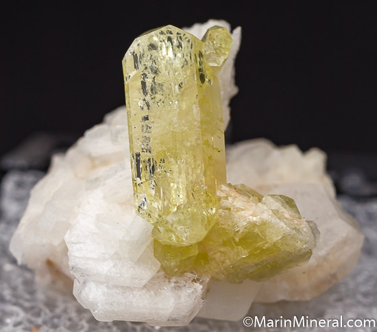 Brazilianite on Albite from Telirio Mine, Mendes Pimental, Minas Gerais, Brazil [db_pics/pics/K676a.jpg]