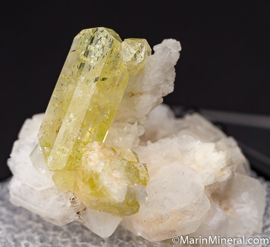 Brazilianite on Albite from Telirio Mine, Mendes Pimental, Minas Gerais, Brazil [db_pics/pics/K676b.jpg]