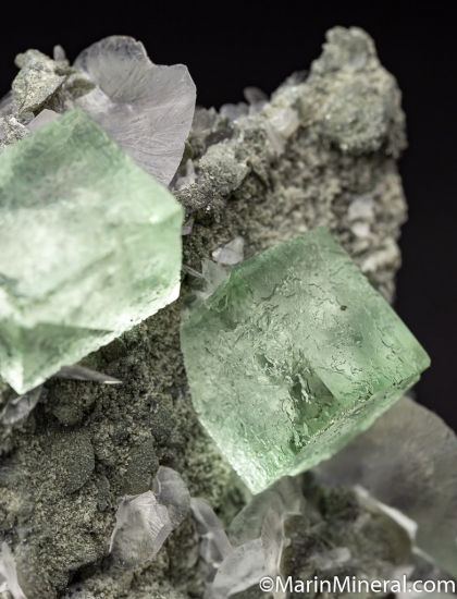 Fluorite with Calcite from Dongpo Mine, Yizhang Co., Hunan, China [db_pics/pics/K738f.jpg]