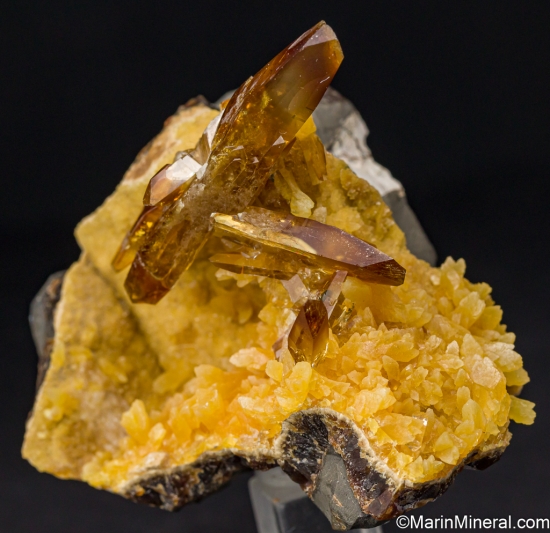 Barite on Calcite from Elk Creek, Meade Co., South Dakota [db_pics/pics/LL105b.jpg]