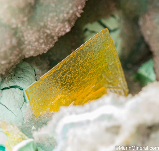 Wulfenite on Hemimorphite from 79 Mine, Hayden, Gila Co., Arizona, USA [db_pics/pics/LL121d.jpg]