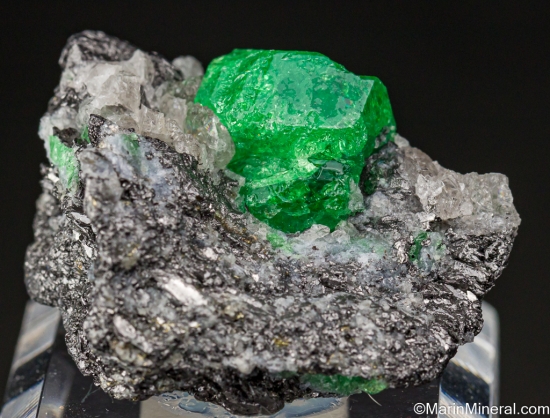 Tsavorite from Merelani Hills, Arusha, Tanzania [db_pics/pics/LL472b.jpg]