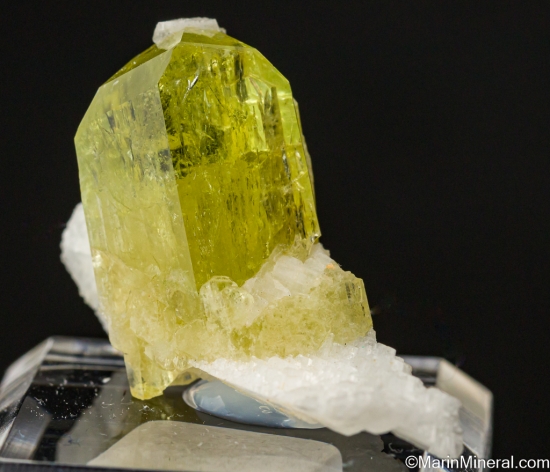 Brazilianite from Telirio Mine, LinÃ³polis, Divino das Laranjeiras, Minas Gerais, Brazil [db_pics/pics/LL485a.jpg]
