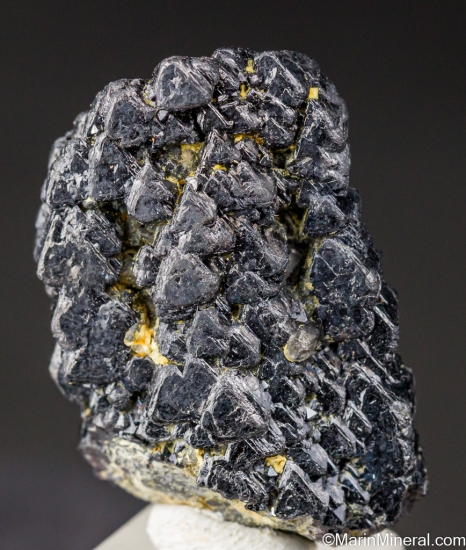 Magnetite with Orthoclase from Imilchil, Midelt Province, DrÃ¢a-Tafilalet Region, Morocco [db_pics/pics/LL527a.jpg]
