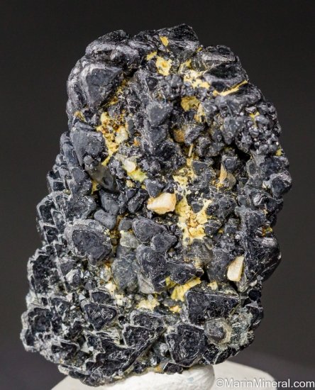 Magnetite with Orthoclase from Imilchil, Midelt Province, DrÃ¢a-Tafilalet Region, Morocco [db_pics/pics/LL527c.jpg]
