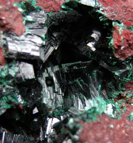 Brochantite from Bou Skour mine, Draa Tafilalt Region, Morocco [db_pics/pics/LL530e.jpg]