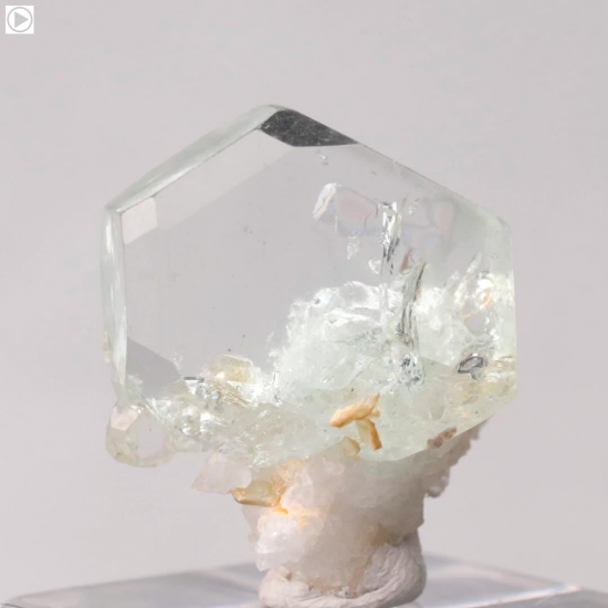 Aquamarine from Dara Pech, Kunar, Afghanistan [db_pics/pics/LL543.mp4]