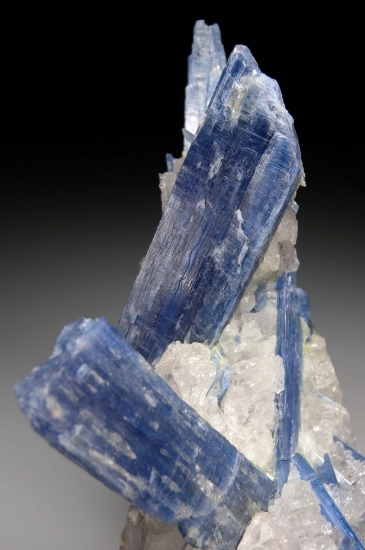 Kyanite from Minas Gerais, Brazil [db_pics/pics/LL593c.jpg]