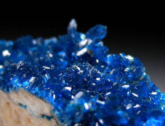 Veszelyite from Dongchuan, Kunming, Yunnan, China [db_pics/pics/LL723e.jpg]