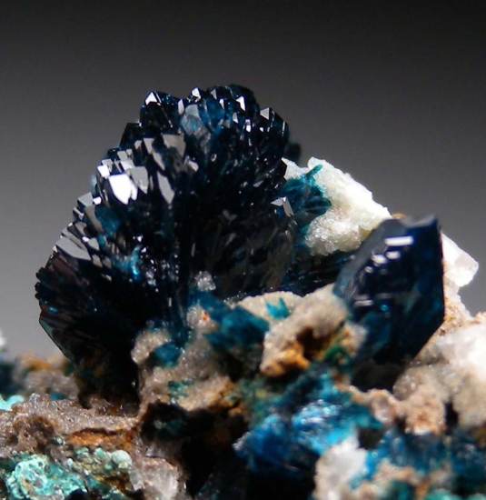 Veszelyite from Dongchuan, Kunming, Yunnan, China [db_pics/pics/LL863c.jpg]