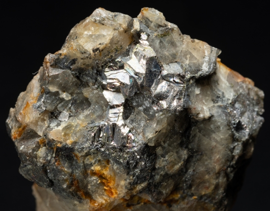 Bismuth from St. Ives Consols, Hayle, Cornwall, England [db_pics/pics/LV273e.jpg]