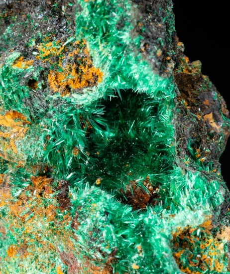Brochantite from Potrerillos Mine, Atacama Prov., Chile [db_pics/pics/LV322c.jpg]