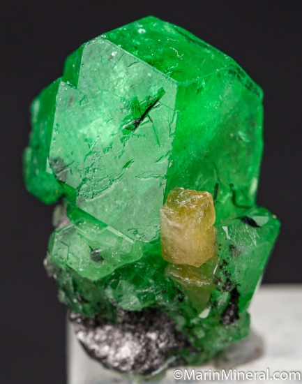 Tsavorite with Zoisite from Merelani Hills, Arusha, Tanzania [db_pics/pics/M792c.jpg]