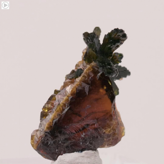 Epidote on Sphene from Tormiq, Skardu, Pakistan [db_pics/pics/M915.mp4]