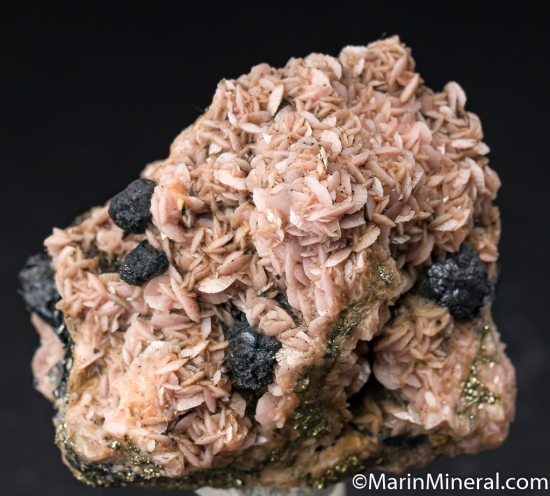 Sphalerite on Rhodochrosite from Gilman, Colorado, USA [db_pics/pics/M917a.jpg]