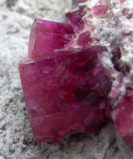 Red Beryl from Violet Claims, Wah Wah Mtns., Utah, USA [db_pics/pics/MK166d.jpg]