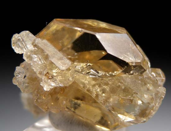 Apatite from Medina, Minas Gerais, Brazil [db_pics/pics/SM261d.jpg]