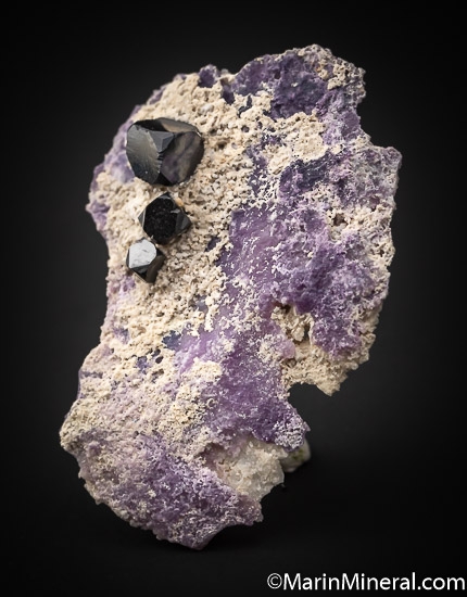 Bixbyite on Fluorite from Thomas Range, Utah, USA [db_pics/pics/SM445b.jpg]