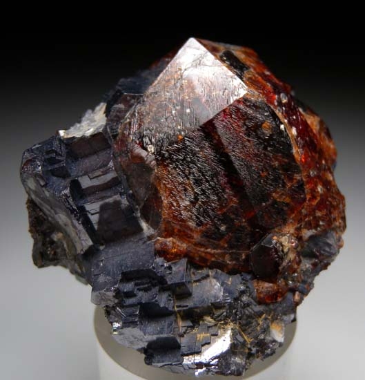 Spessartine on Galena from MMM Mine, Broken Hill, NSW, Australia [db_pics/pics/SM446a.jpg]