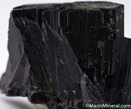 Babingtonite from Hongquizhen Quarry, Meigu Co., Liangshan Autonomous Prefecture, Sichuan Province, China [db_pics/pics/SM646d.jpg]