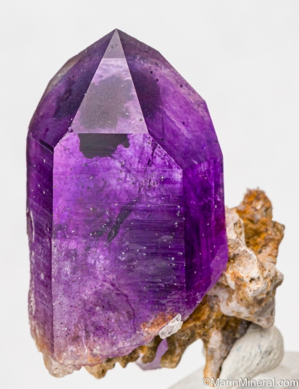 Amethyst from Goboboseb Mtns., Erongo Region, Namibia [db_pics/pics/ST147b.jpg]
