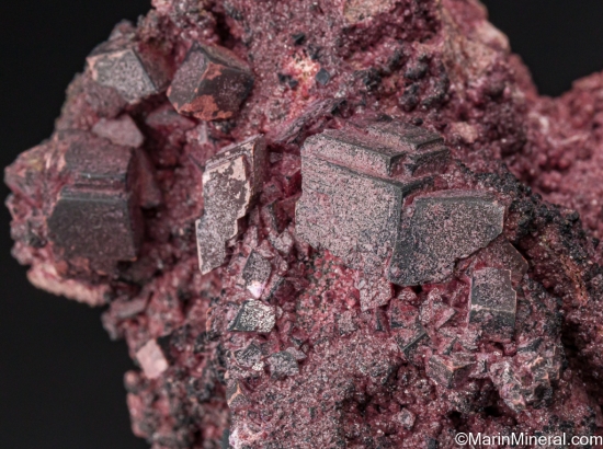 Heterogenite on Cobaltian Calcite from Kolwezi Mining District, Lualaba, DR Congo [db_pics/pics/ST197c.jpg]