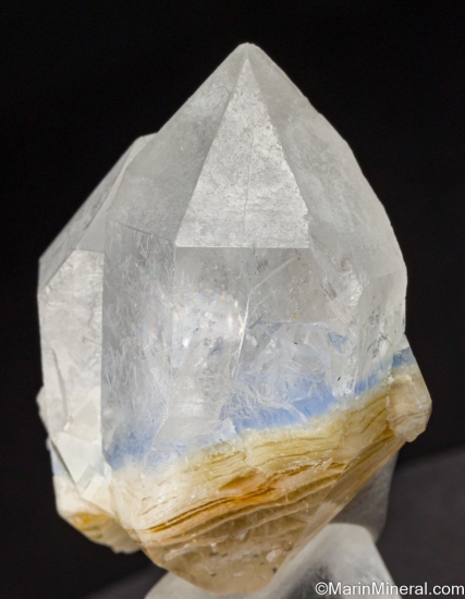 Dumortierite, Hematite (?) in Quartz from Vaca Morta quarry, Serra da Vereda, Boquira, Bahia, Brazil [db_pics/pics/ST263b.jpg]