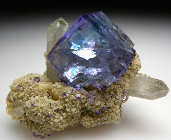 Fluorite with Quartz from Yaogangxian Mine, Hunan, China [db_pics/pics/ST570h.jpg]