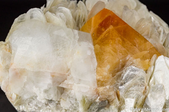 Scheelite with Goshenite from Mt Xuebaoding, Ping Wu, Sichuan Prov., China [db_pics/pics/ST622e.jpg]