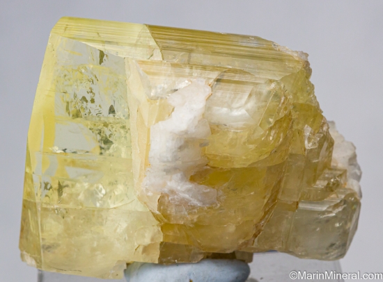 Montebrasite with Albite from Telirio Mine, Linopolis, Minas Gerais, Brazil [db_pics/pics/ST648c.jpg]