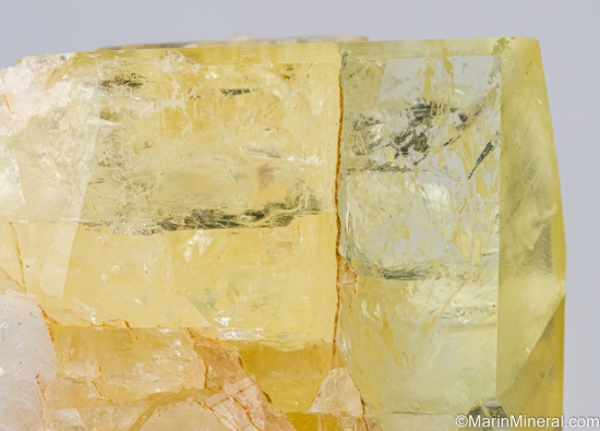 Montebrasite with Albite from Telirio Mine, Linopolis, Minas Gerais, Brazil [db_pics/pics/ST648d.jpg]