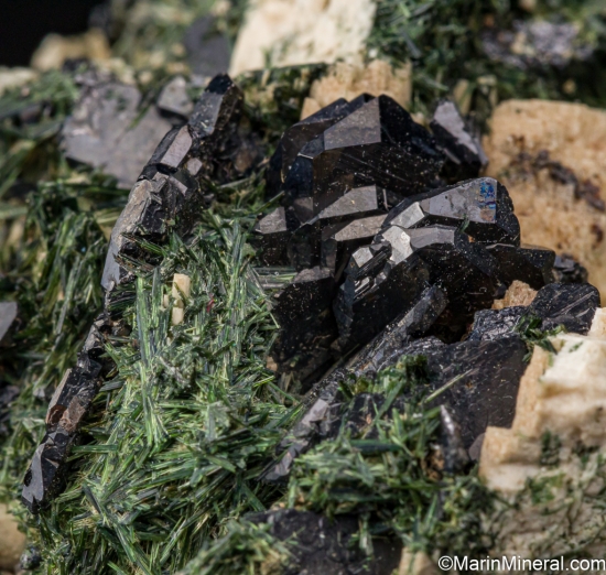 Ilmenite with Aegerine from Marchenko Peak, Kola Peninsula, Russia [db_pics/pics/ST808e.jpg]