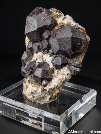 Almandine from Russell Garnet Mine, Russell, Hampden Co., Massachusetts, USA [db_pics/pics/ST947c.jpg]