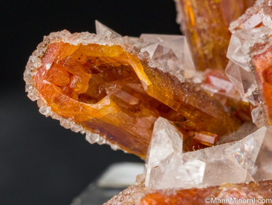 Calcite on Vanadinite from Apex mine, San Carlos, Manuel Benavides Municipality, Chihuahua, Mexico [db_pics/pics/SV135e.jpg]