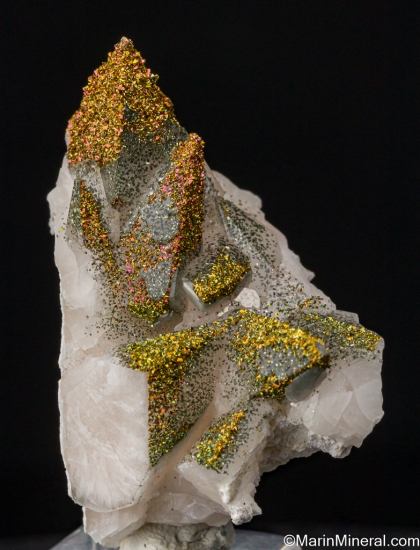 Chalcopyrite on Calcite from Fengjiashan Mine, Daye Co., Huangshi Pref., Hubei, China [db_pics/pics/SV235a.jpg]